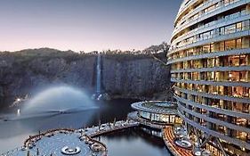 Intercontinental Wonderland